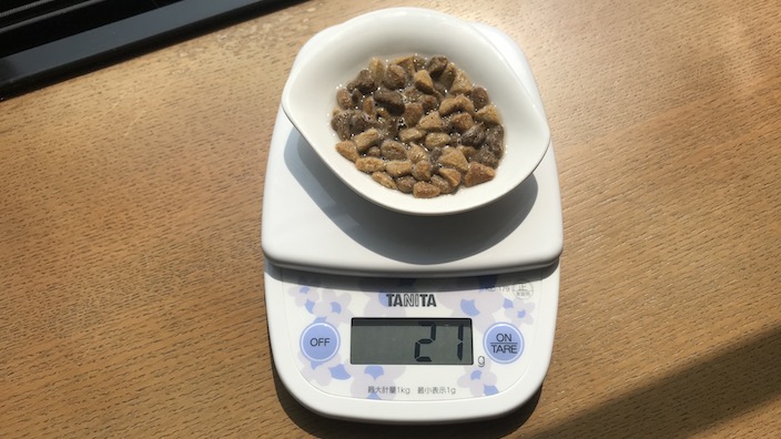猫のドライフードをお湯でふやかす_2