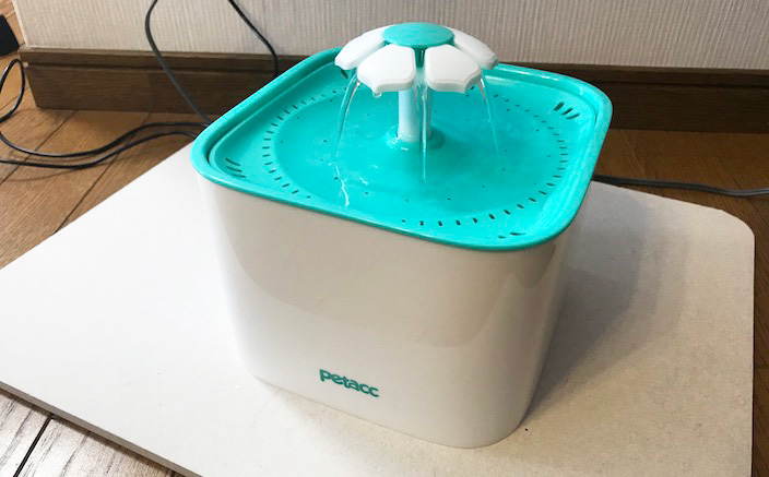 Petacc_自動給水機_外観